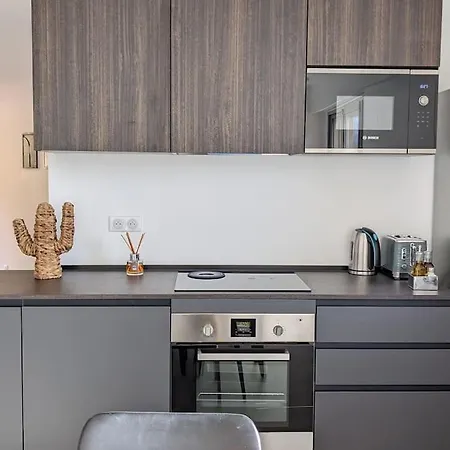 3 Pieces Dans Avec Piscine Apartment *
